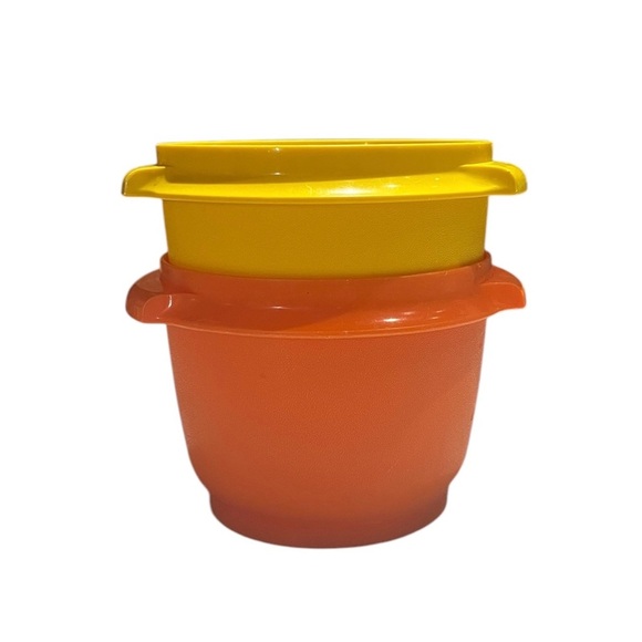 Two Vintage Tupperware Bowls! - Picture 5 of 7